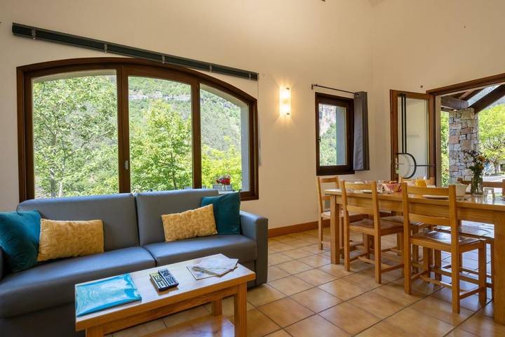 Location de vacances pour 6 personnes, avec piscine et terrasse à Les Vignes - 4