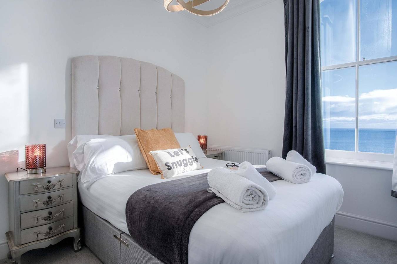 Entire apartment, Caldey View - Luxury 2 Bedroom - Panorama - Tenby in Tenby, Pembrokeshire