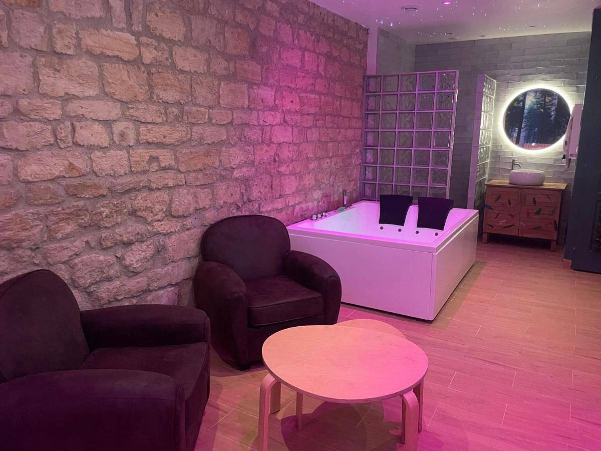 Appartement entier, Suite Yao avec jacuzzi Montataire Yaospa60 in Montataire, Oise