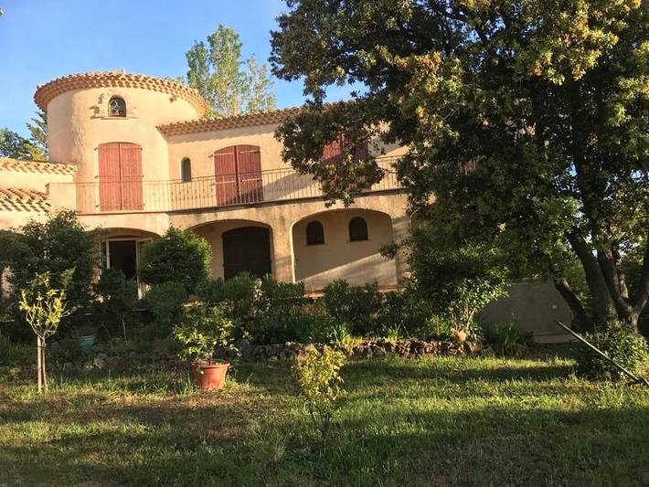 Location de vacances pour 4 personnes, avec Terrasse et Jardin ainsi que Piscine et Vue à Espondeilhan