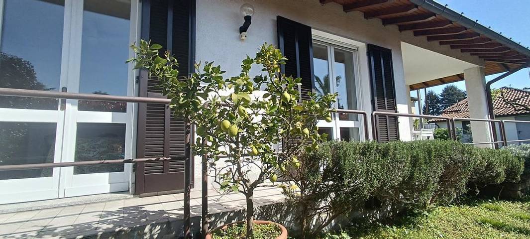Location de vacances pour 4 personnes, avec balcon et jardin dans Angera - 3