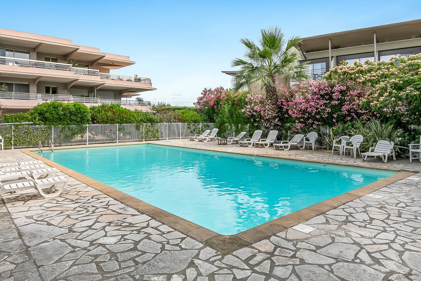 Appartamento intero, Studio Near Beach, Sea View & Garage in Antibes, Costa mediterranea (Francia)
