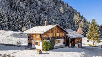 Location de vacances pour 7 personnes, avec jardin dans Partenen