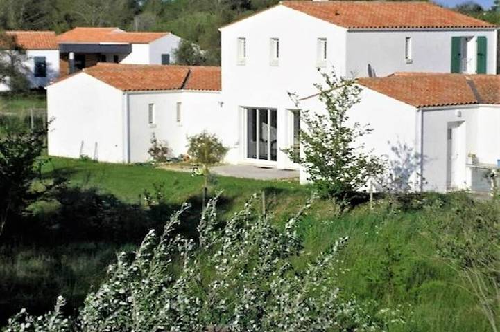 Villa pour 9 personnes, avec jardin et terrasse, animaux acceptés