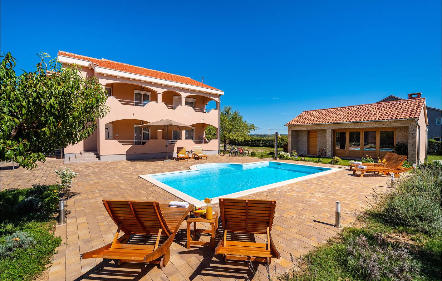 Ferienhaus für 8 Personen mit Whirlpool in Poličnik, Zadar