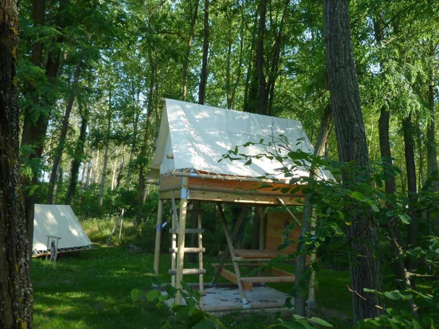 Camping du Lac de Cormoranche - Tente 2 personnes - bivouac perché (sanitaires communs du camping) in Cormoranche-sur-Saône, Région de Bourg-en-Bresse
