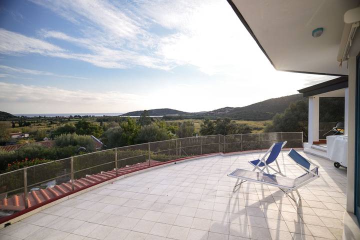 Ferienhaus für 5 Personen, mit Balkon und Terrasse sowie Garten in Chia