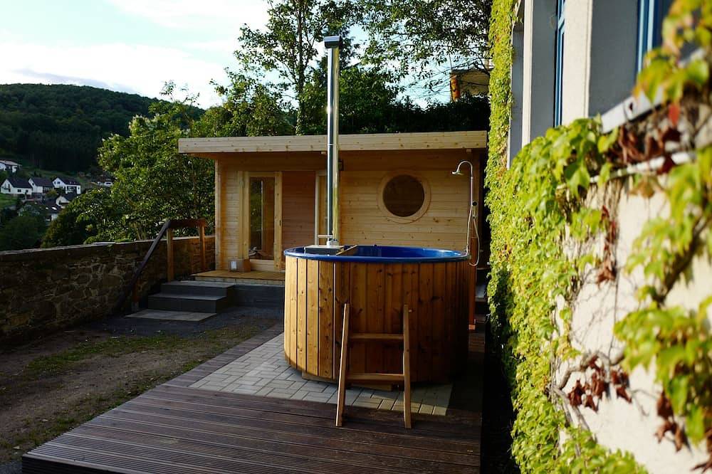 Historische Grundschule, Sauna, Badefass, Billardtisch, Kickertisch, Dart, Kamin in Schuld, Ahrtal