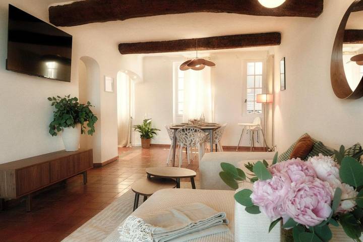 Gîte pour 9 personnes, avec vue et terrasse dans Office De Tourisme De Grasse