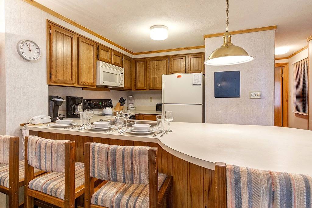 Ganze Wohnung, Powderidge 60: Slope Side, Fireplace, Spacious Deck in Snowshoe, Greenbrier River