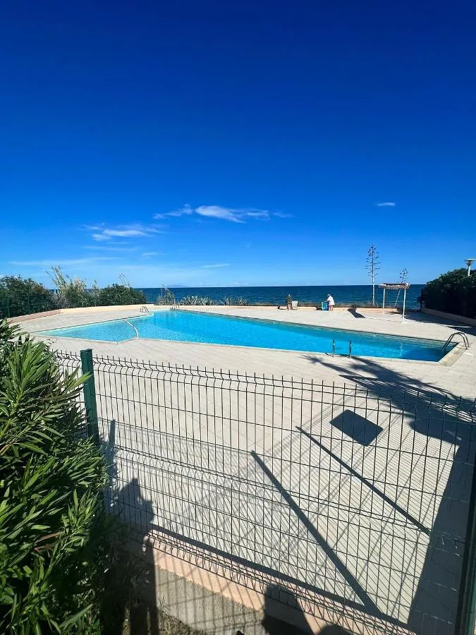 Apartamento de vacaciones para 4 personas, con vistas además de piscina y jardín - 1