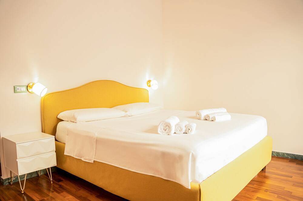 Entire apartment, Il Vecchio Studio - One Bedroom Apartment, Sleeps 3 in Ancona, Riviera del Conero