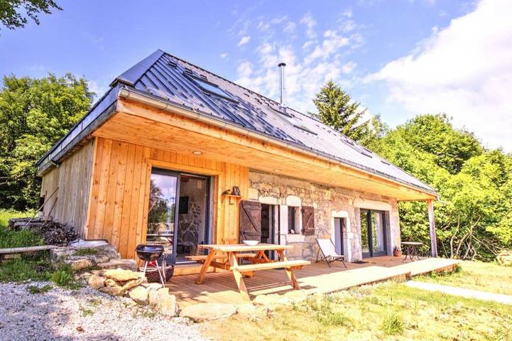 Gîte pour 6 personnes, avec terrasse, animaux acceptés à Les Déserts - 3