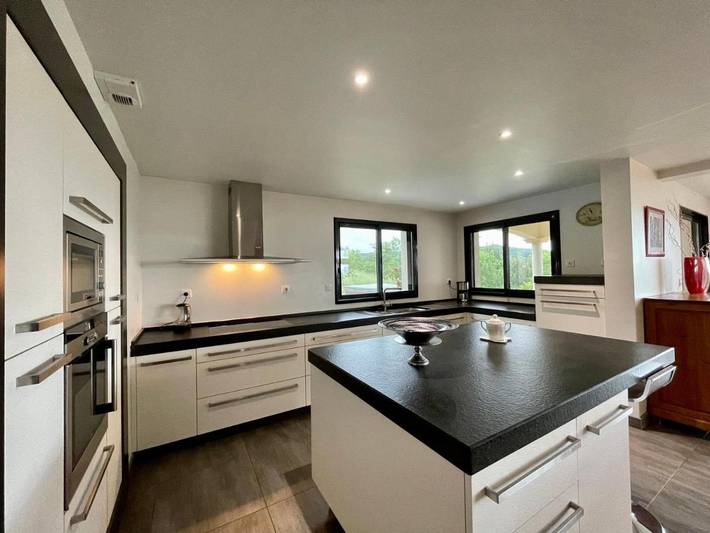 Location de vacances pour 10 personnes, avec terrasse ainsi que vue et jardin, animaux acceptés à Saint-Julien-Chapteuil - 2