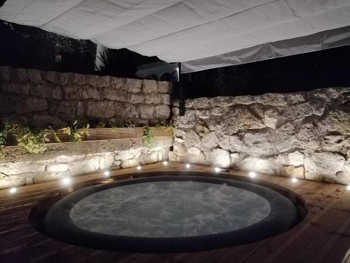 Gîte pour 2 personnes, avec piscine ainsi que jacuzzi et jardin dans les Alpes maritimes - 3