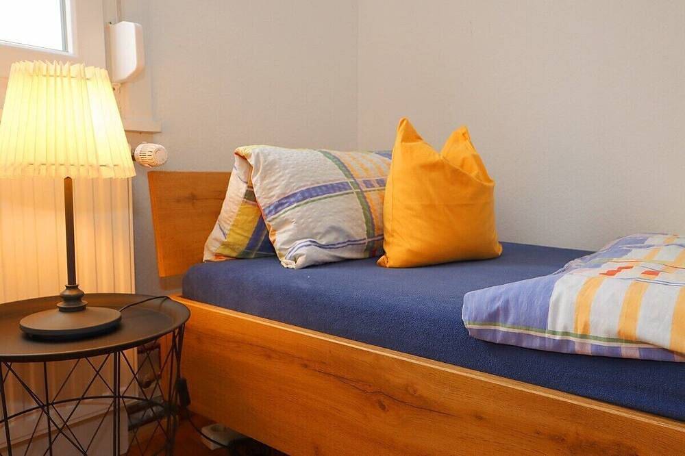 Ganze Wohnung, Ferienwohnung im Dachgeschoss 35 qm Platz für 1 bis 3 Personen in Villingen-Schwenningen, Mittlerer Schwarzwald