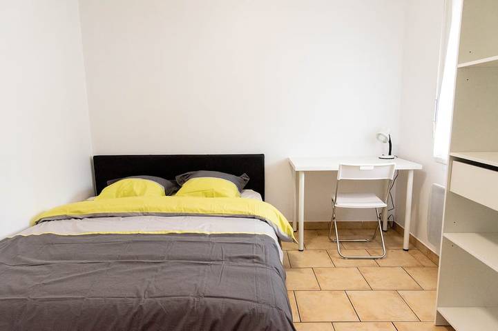 Entire apartment, Charming Apartment Near (Paris, Charles de Gaulle Disney Airport) in Clichy-sous-Bois, Seine-Saint-Denis