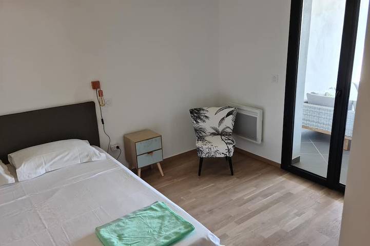 Appartement entier, Magnifique T2 en parahotelier  avec terrasse de 23m2  exposée sud vue mer in Ajaccio, Golfe D'Ajaccio