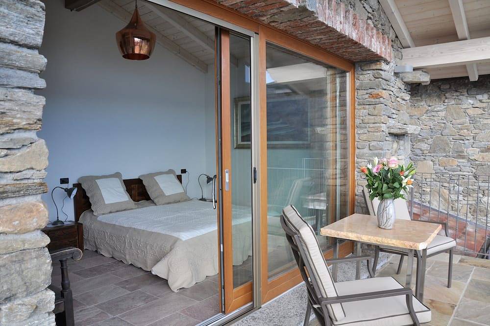 Country estate Cascina Borchina \"La Finca\" dream lake view, tranquility, nature, elegance, organic in Maccagno con Pino e Veddasca, Lago Maggiore (Lombardy)