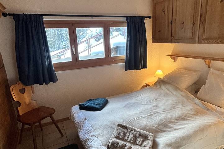 Traditional, cosy Chalet - family sized, facing the forest in Grimentz, Anniviers
