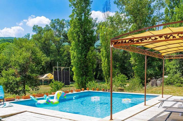Location de vacances pour 14 personnes, avec jardin et terrasse, animaux acceptés à Limans