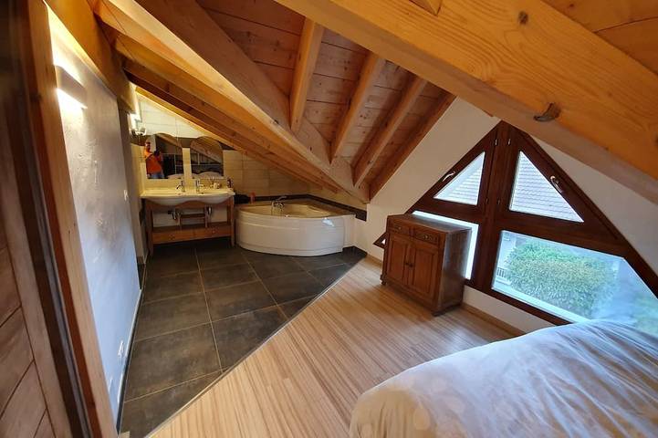 Ganze Wohnung, Le Typique Atypique Spacieux 140 m2 au Centre du Hameau de Perroix in Talloires-Montmin, Annecy und Umgebung