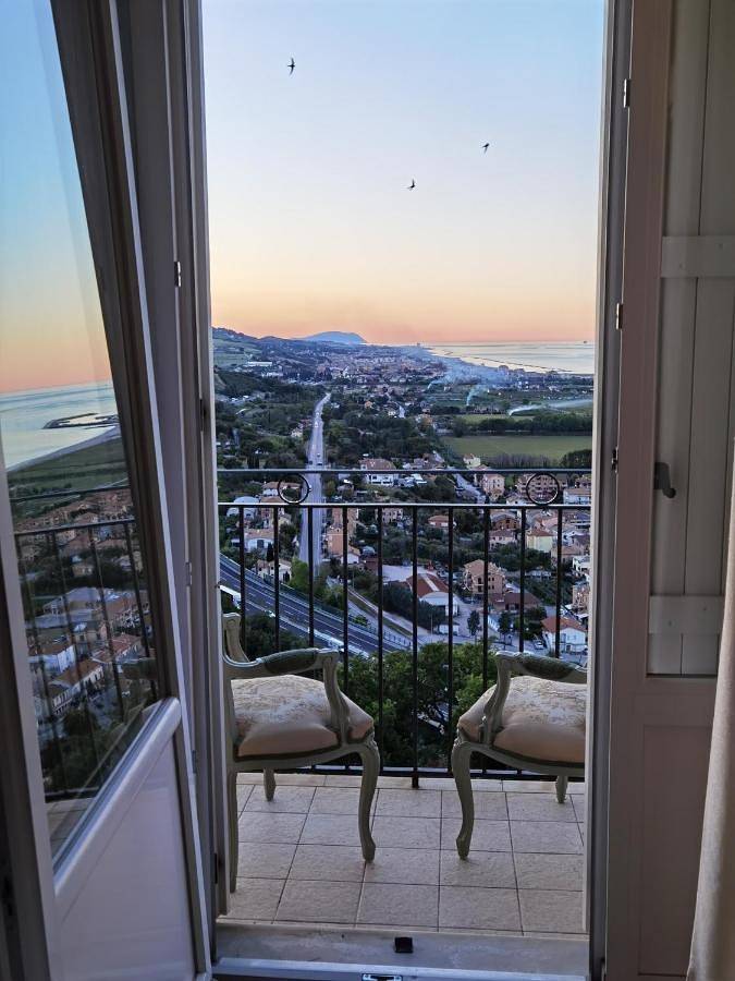B&b per 3 persone, con Balcone e Terrazza nonché Giardino e Panorama a Fermo