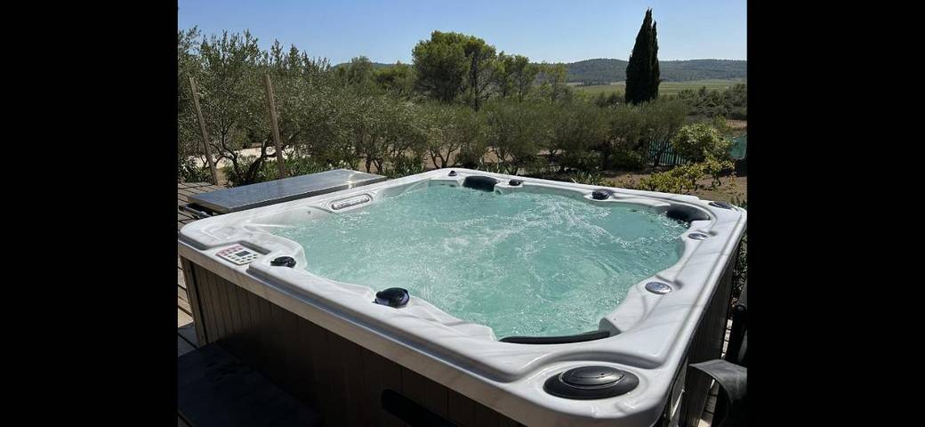 Location de vacances pour 14 personnes, avec vue ainsi que jardin et piscine, animaux acceptés à Fabrezan - 2