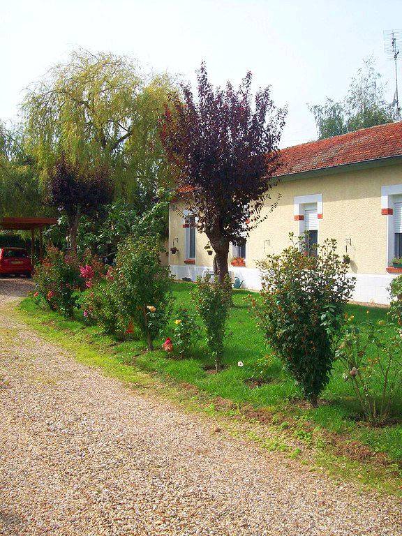 Cottage pour 2 personnes, avec jardin, animaux acceptés à Saint-Seurin-sur-l'Isle