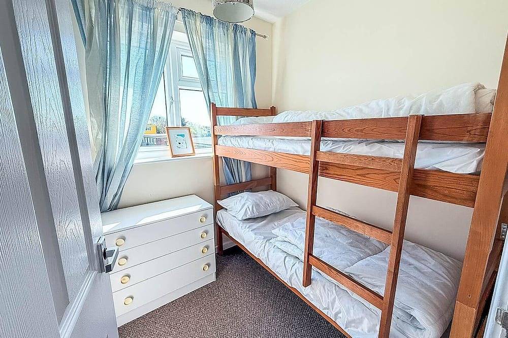 8 berth chalet to hire at Bermuda Holiday Park nearby Hemsby beach in Hemsby, Great Yarmouth