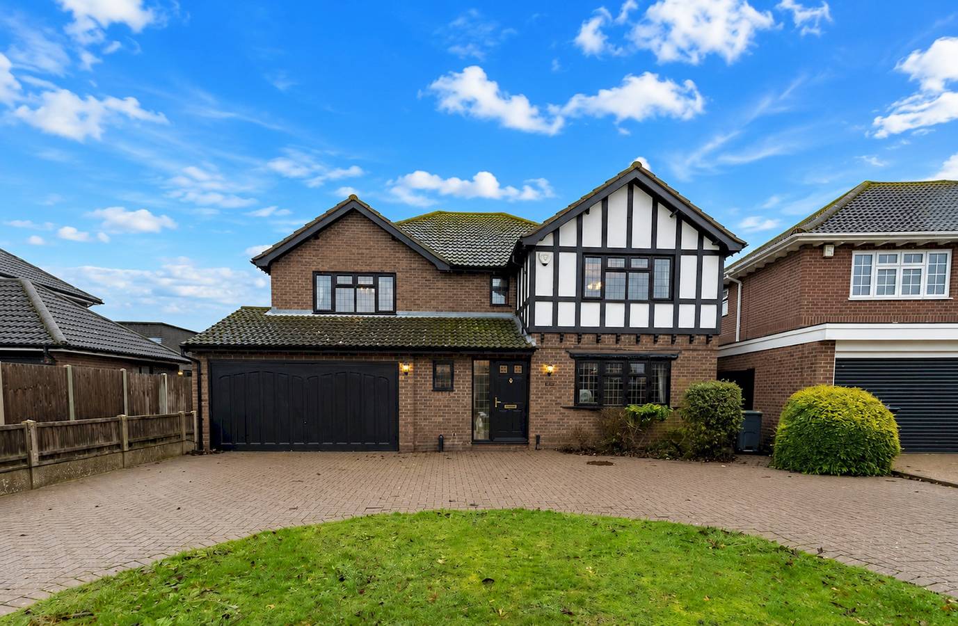 Tudor Style Seafront Home | Sea Views | Shoebury - Pass the Keys in Southend-on-Sea, Este de Inglaterra