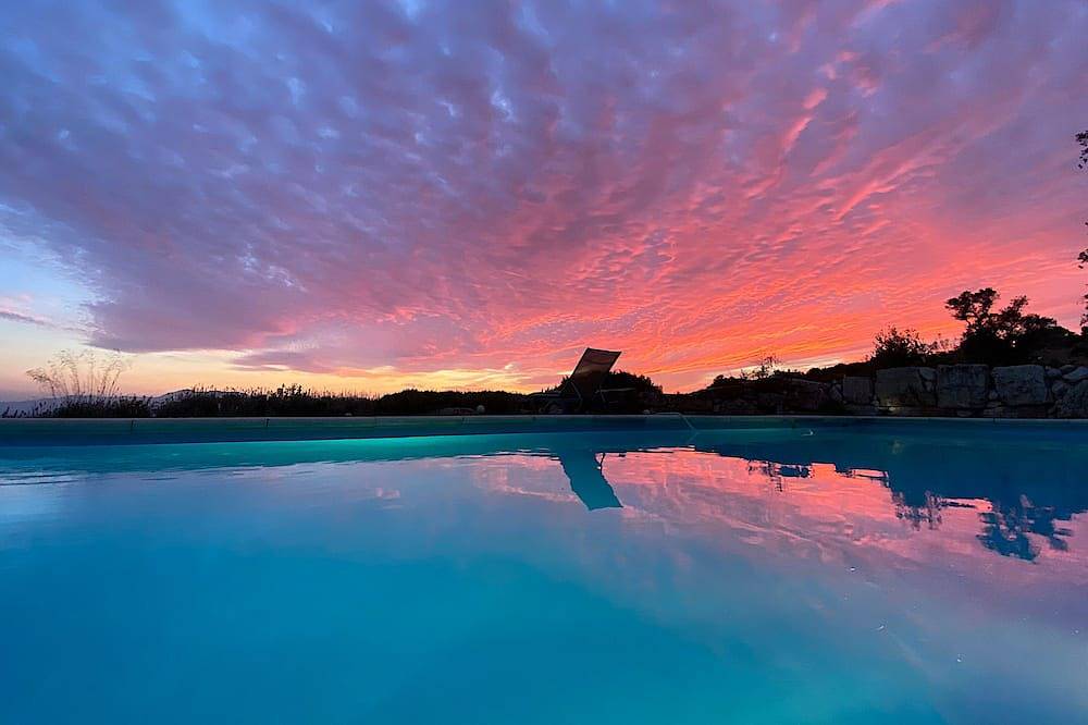 Rural house with spacious exterior and views of the mountains of Malaga. full rent in La Joya, Antequera
