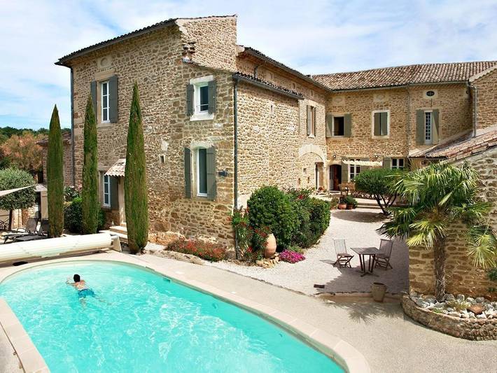 Maison d’hôte pour 2 personnes, avec Terrasse ainsi que Jardin et Piscine à Grignan