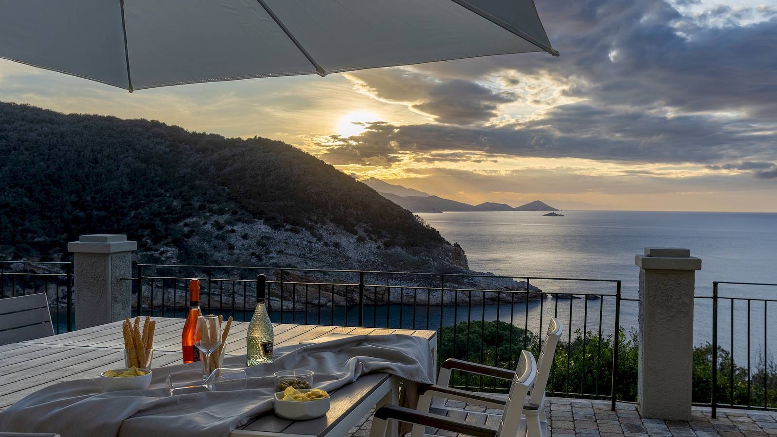 Villa für 8 Personen mit Terrasse in Nisporto, Riotorto