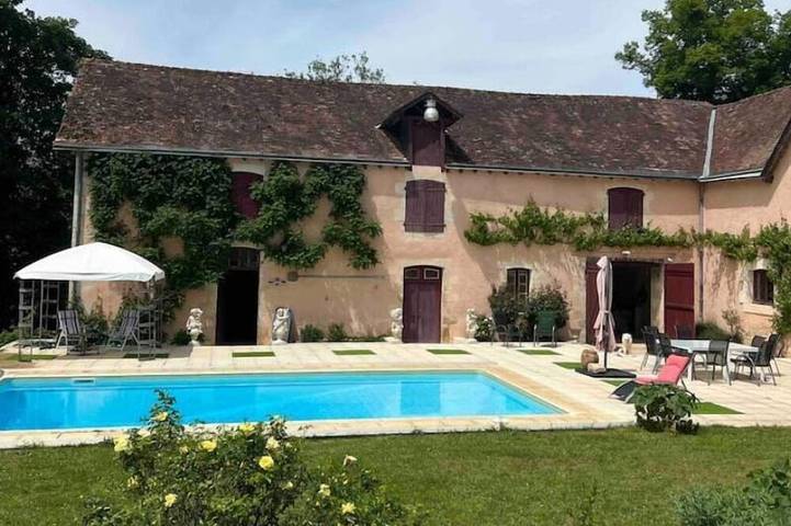 Location de vacances pour 8 personnes, avec terrasse et jardin dans Verrières (Vienne)
