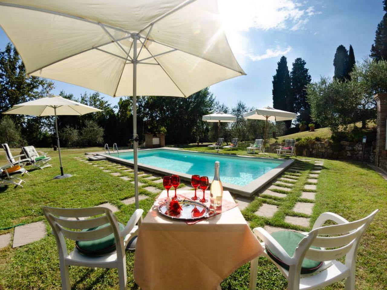 Gemütliche 1-Zimmer-Wohnung in der Nähe des Stadtzentrums von Pescia mit moderner Ausstattung in Uzzano, Pistoia Provinz