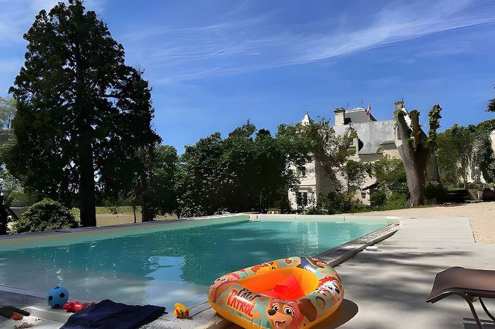 Appartement de vacances pour 4 personnes, avec terrasse ainsi que piscine et jardin