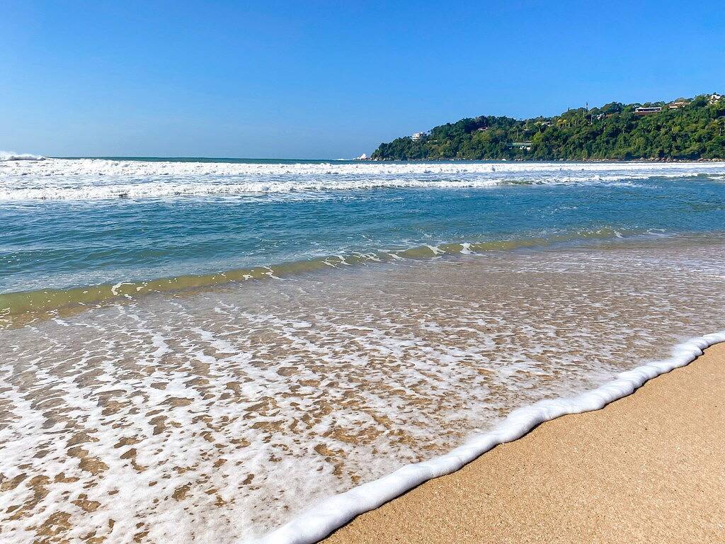 Ganze Wohnung, Apartment mit Panoramablick, Pool und zwei Parkplätze, neu in Toninhas Ubatuba, Ubatuba