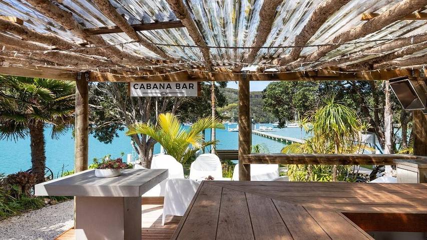 Cottage for 16 people, with balcony in Auckland Council