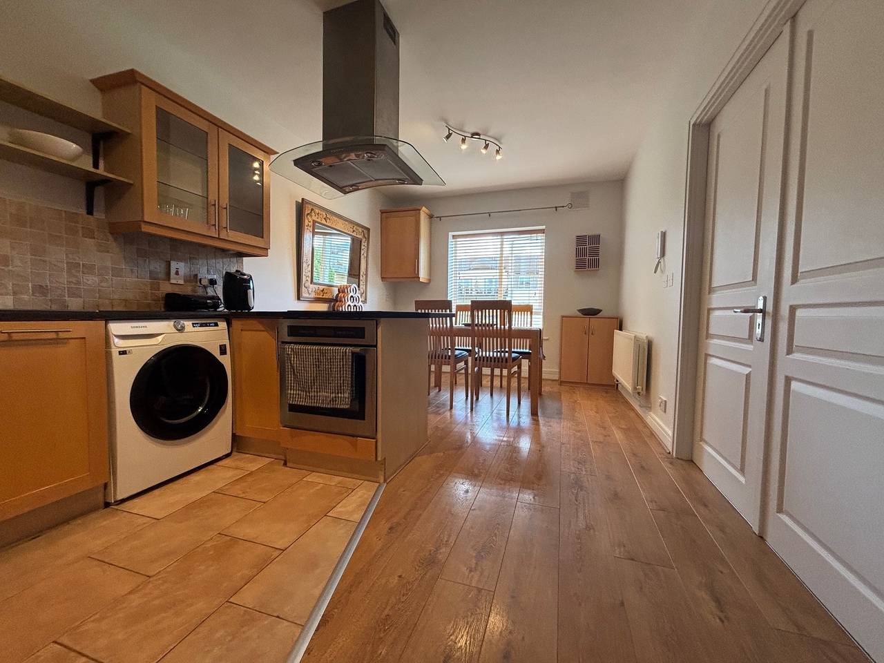 Entire holiday apartment, Spacious 2 Bed Apartment near Dublin Airport in Celbridge ED, County Kildare