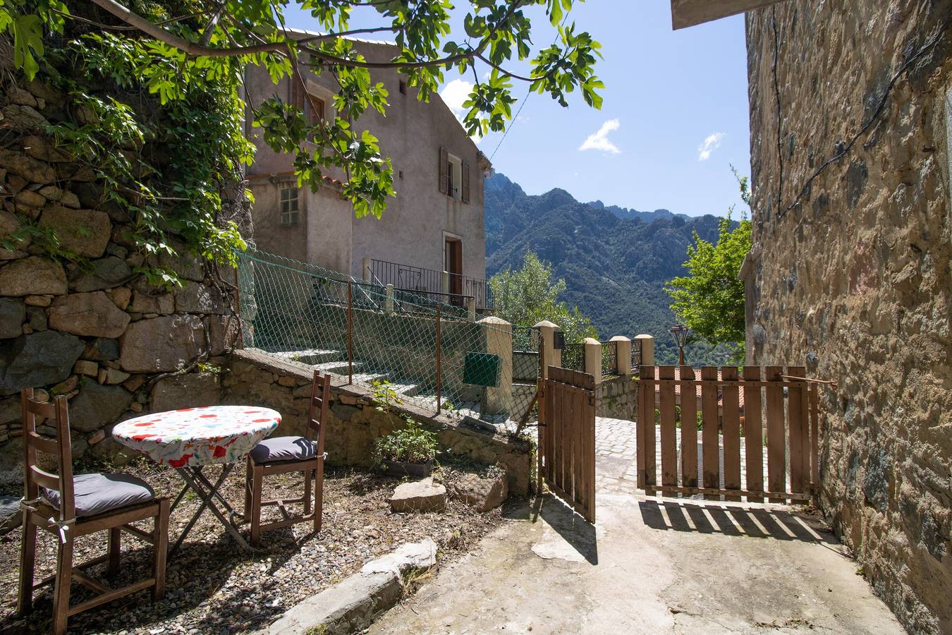 Appartement entier, Appartement 'Chez Marla' à Ota – Vue montagne et sérénité au cœur de la Corse in Ota, Parc naturel régional de Corse