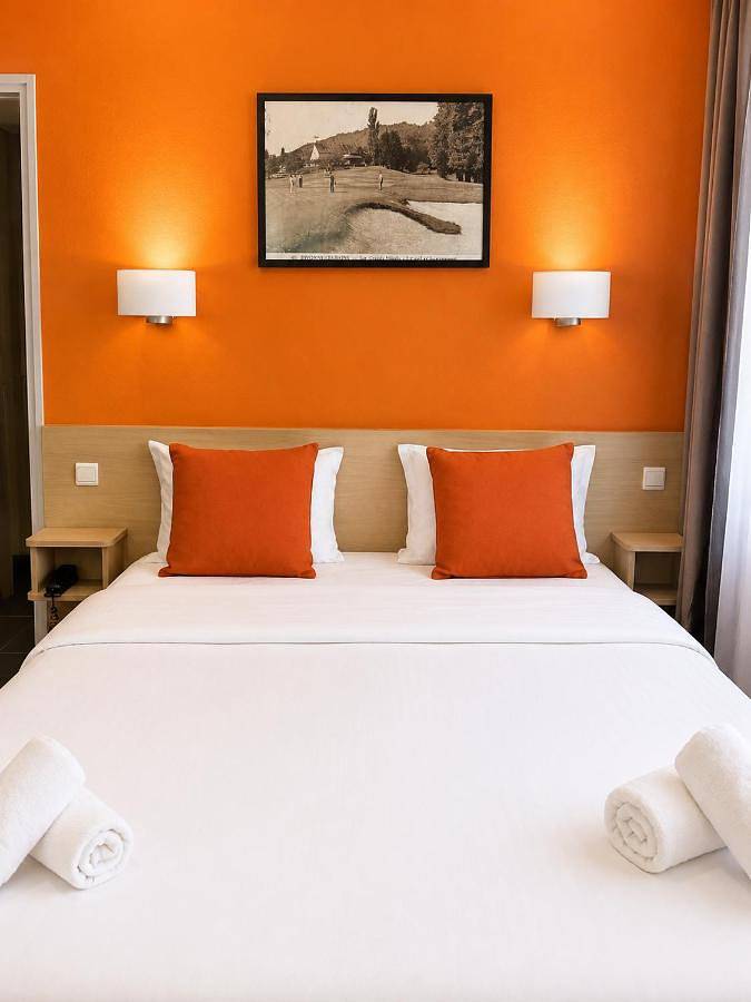 Hôtel pour 2 personnes, avec Terrasse et Jardin à Divonne-les-Bains - 2