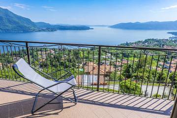 Gîte pour 4 personnes, avec balcon et vue sur le lac à Ghiffa