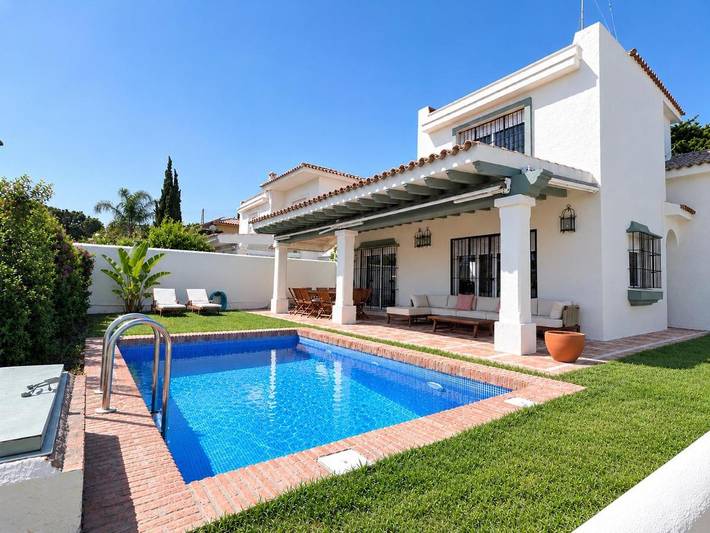 Chalet para 15 personas, con Balcón y Terraza además de Jardín y Piscina en Vistahermosa