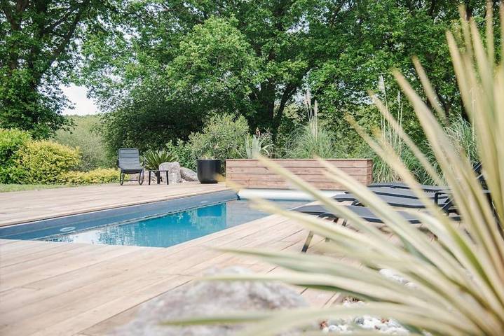 Location de vacances pour 7 personnes, avec terrasse ainsi que jardin et piscine à Angresse
