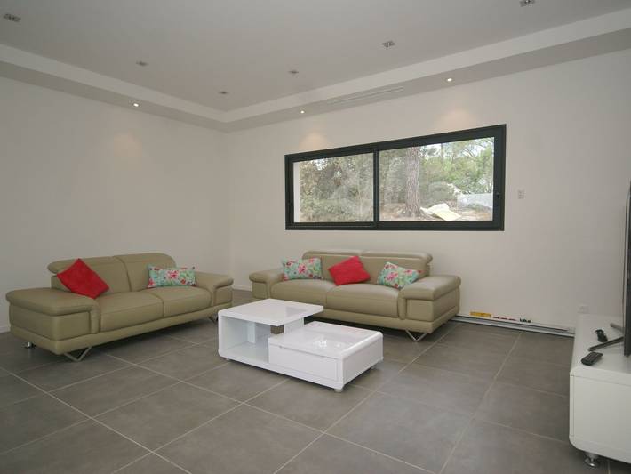 Location de vacances pour 8 personnes, avec piscine ainsi que terrasse et jardin, adapté aux familles à Vidauban - 4