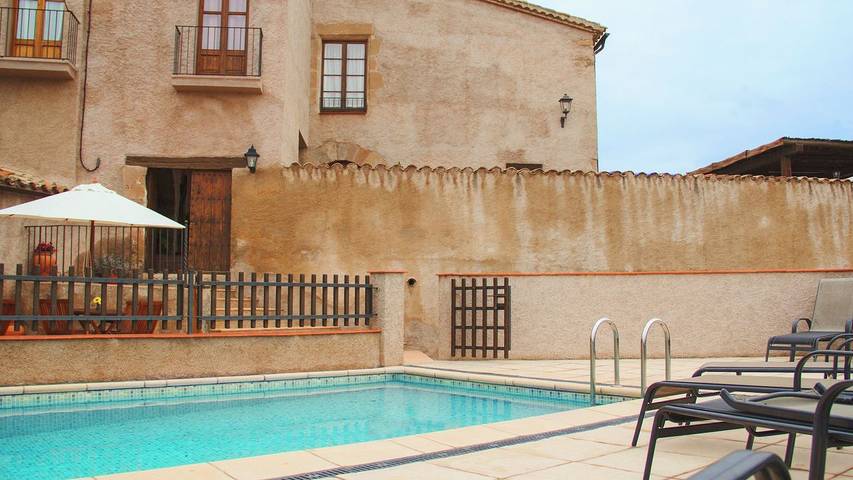 Apartamento de vacaciones para 15 personas, con piscina y jardín en Bages