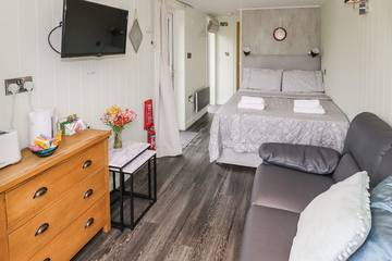 Glamping for 2 People in Bretforton, The Cotswolds, Photo 1