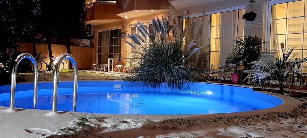 Villa per 3 persone, con panorama e piscina nonché giardino in Macedonia del Nord