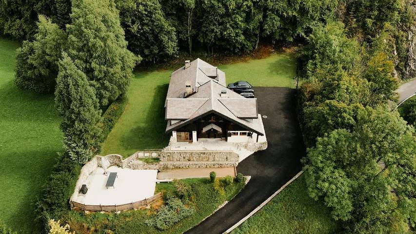 Gîte pour 12 personnes, avec Terrasse ainsi que Jardin et Vue à Vacheresse
